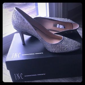 Silver-Gray Stone Pumps
